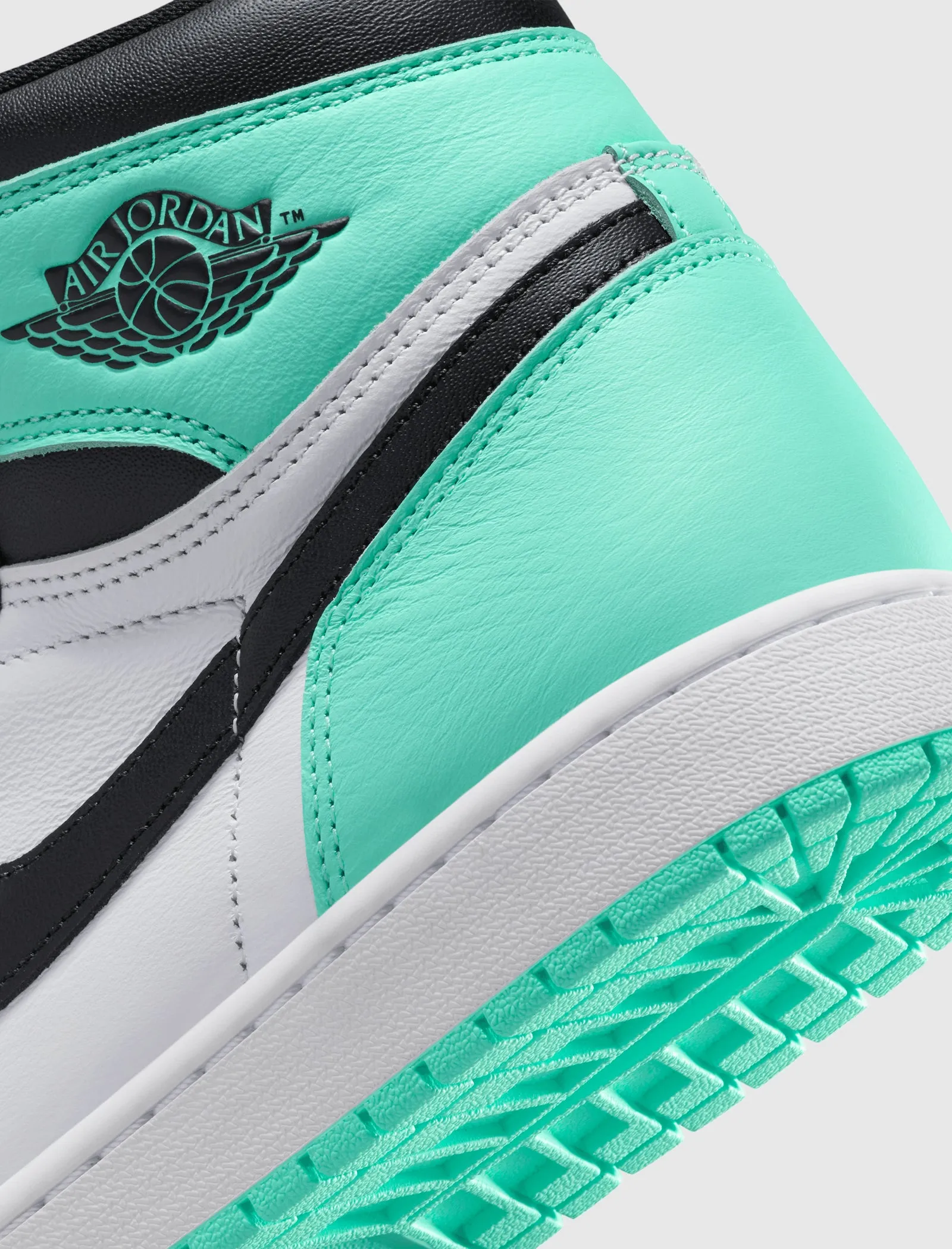 AIR JORDAN 1 RETRO HIGH OG "GREEN GLOW"