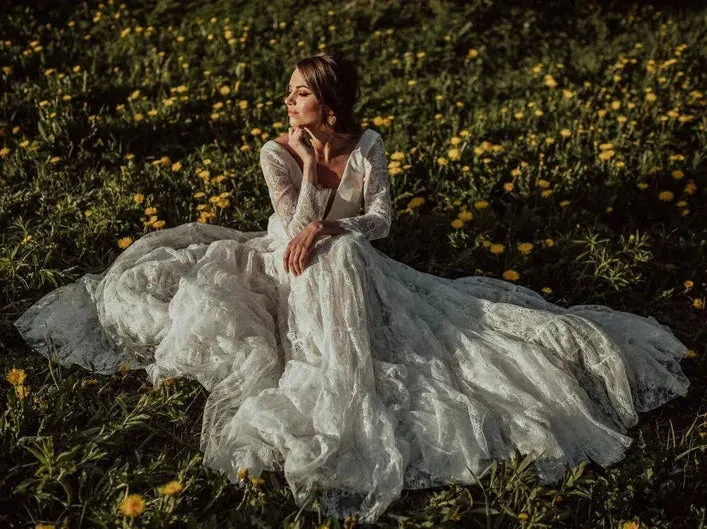 Charming Ivory Long Sleeves Lace V-Neck Bohemian Backless Beach Wedding Dresses UQW0084