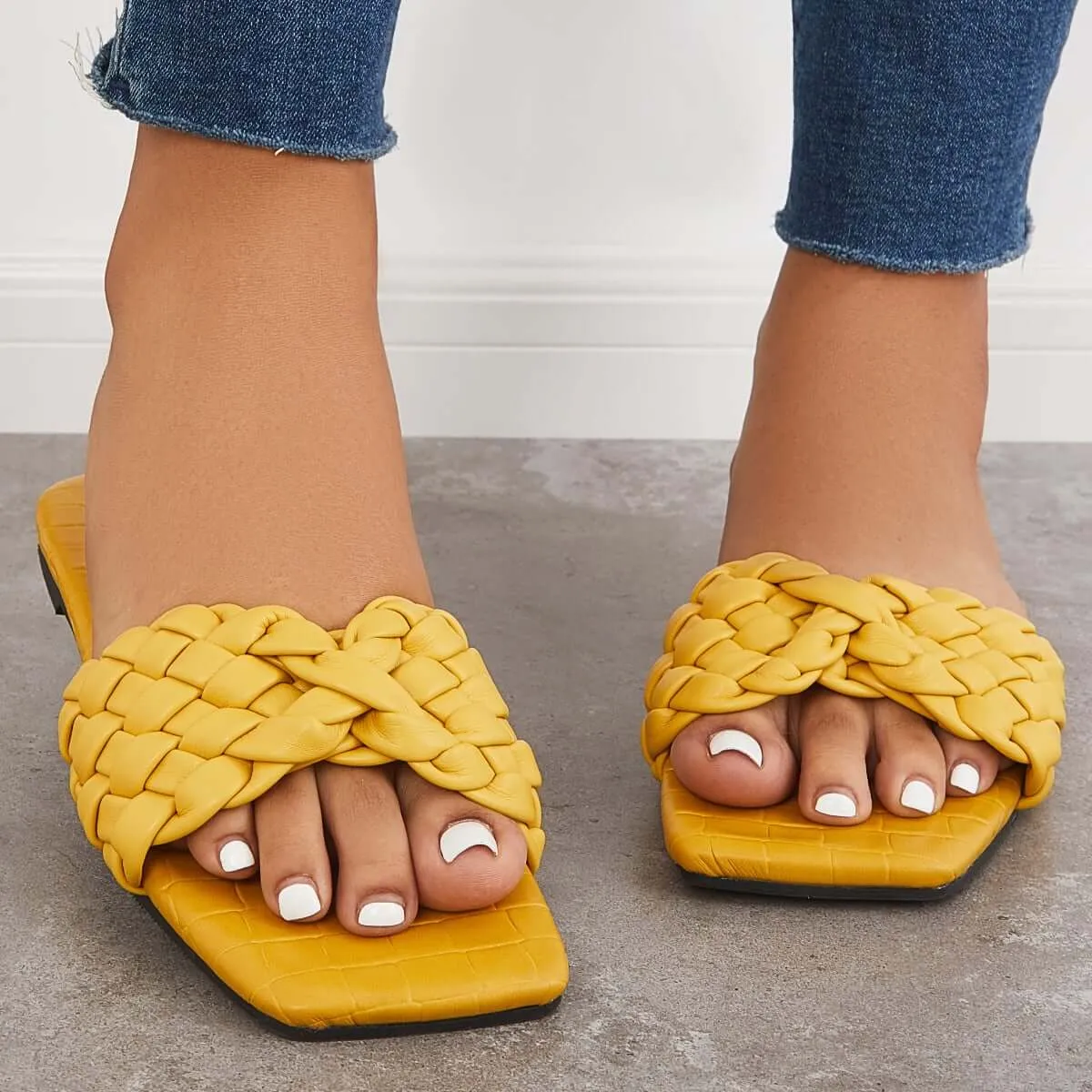 Sohiwoo Women Square Toe Woven Flat Slippers Slide Sandals
