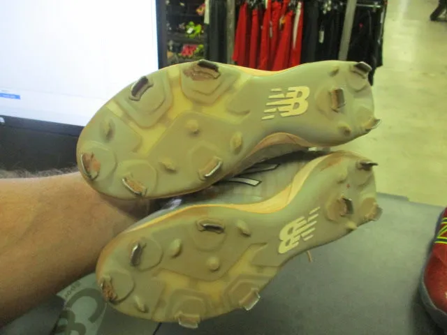 Used NewBalance Size 6 Metal Cleats